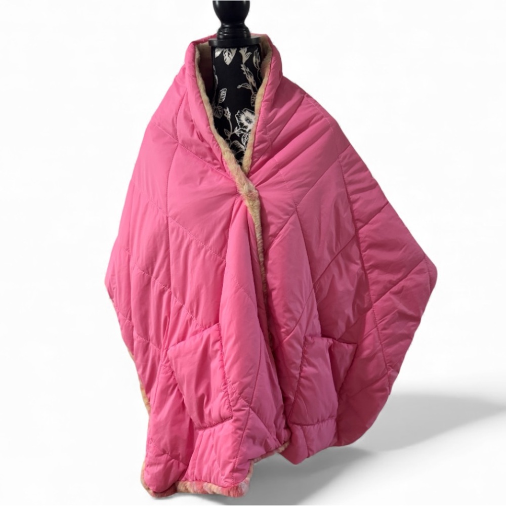Shiraleah Malena Pink Puffer Wrap Sherpa Reversible OSFM - Picture 2 of 5